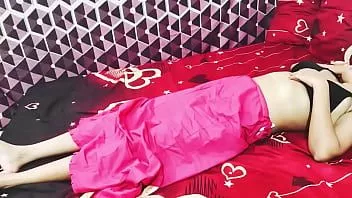 再生 Bhabhi kichudaiインドのセックスビデオ自宅で一人で本物の性交