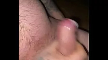 play अपनी प्रेमिका के साथ देखते हुए मरोड़ते हुए