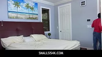 Putar Smallsis4k - saudara tiri dani blue dan sophia sweet menyerbu kamar stepbros mereka