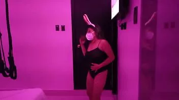 Odtwórz Hotel czeka na ruchanie mojej przyjaciółki