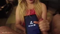 play Rubia gf se sacude a su novio a Tiktok Dance