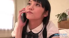 Reproducir Los adolescentes japoneses traviesos se mojan y se vuelven locos en la compilación de aficionados