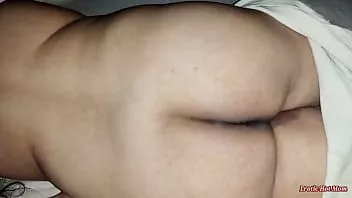 play Toujours en train de regarder mes gros seins très belle maman pendant qu'elle est allongée dans son lit, elle ressemble à une pute une salope canadienne très sexy, punjabi desi paki bhabhi montre son gros gaand et ses seins dans une vidéo maison