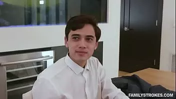 Redare Melody își pregătește fratele vitreg pentru seara balului