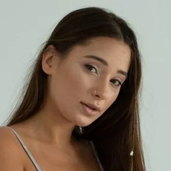 Actrita Liya Silver
